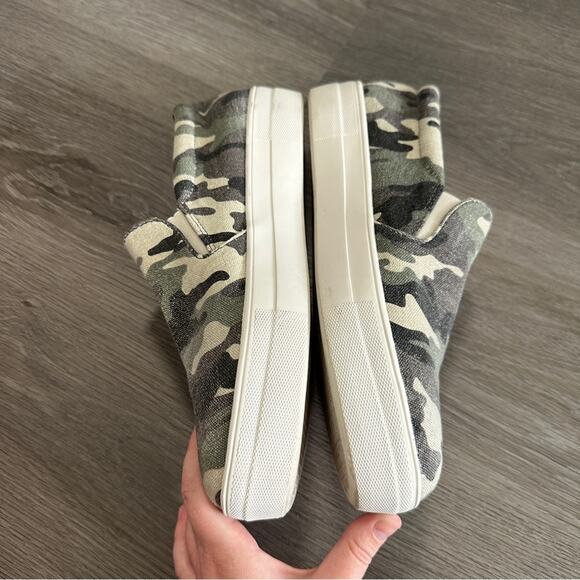 Steve Madden Gill Green Camo Slip On Platform‎ Sneakers Size 9.5 - Picture 3 of 11